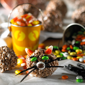 Cocoa Halloween Cat Treats™