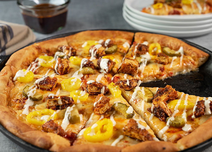 Nashville Hot Chik’n & Honey Pizza
