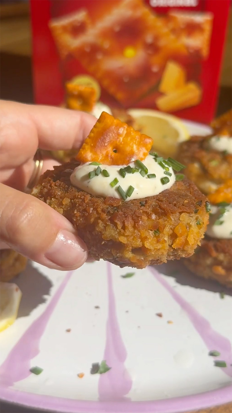 Cheez-it® Crab Cakes