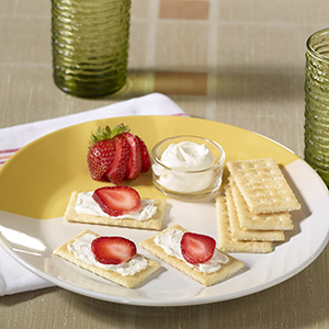 Club® Crackers Fruity Delight