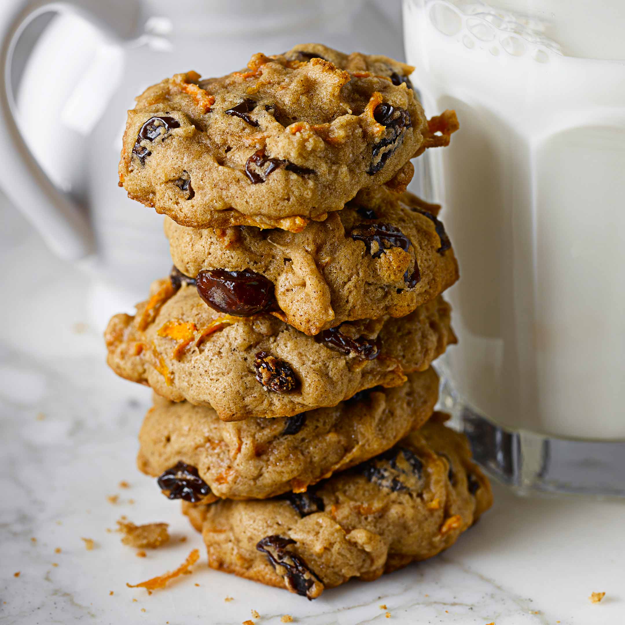 Biscuits au son, carottes et raisins
