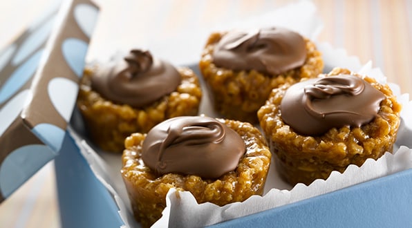 Carrés ou coupes au beurre d'arachide et au chocolat